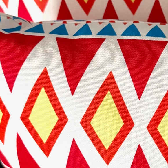 2 new Decorative Accent pillows - Picture 4 of 4